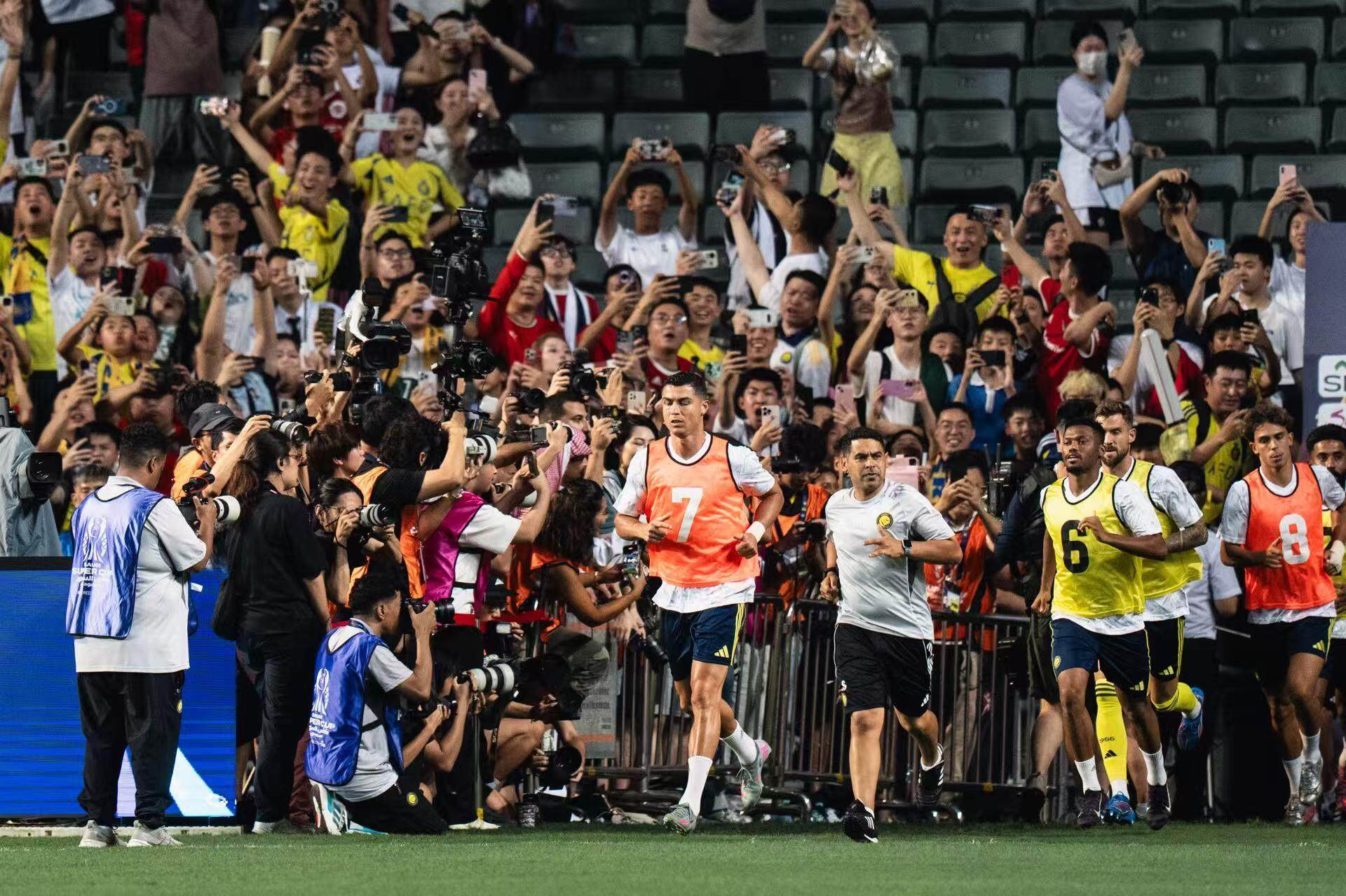 tenan, 电视上看C tenan, 电视上看C