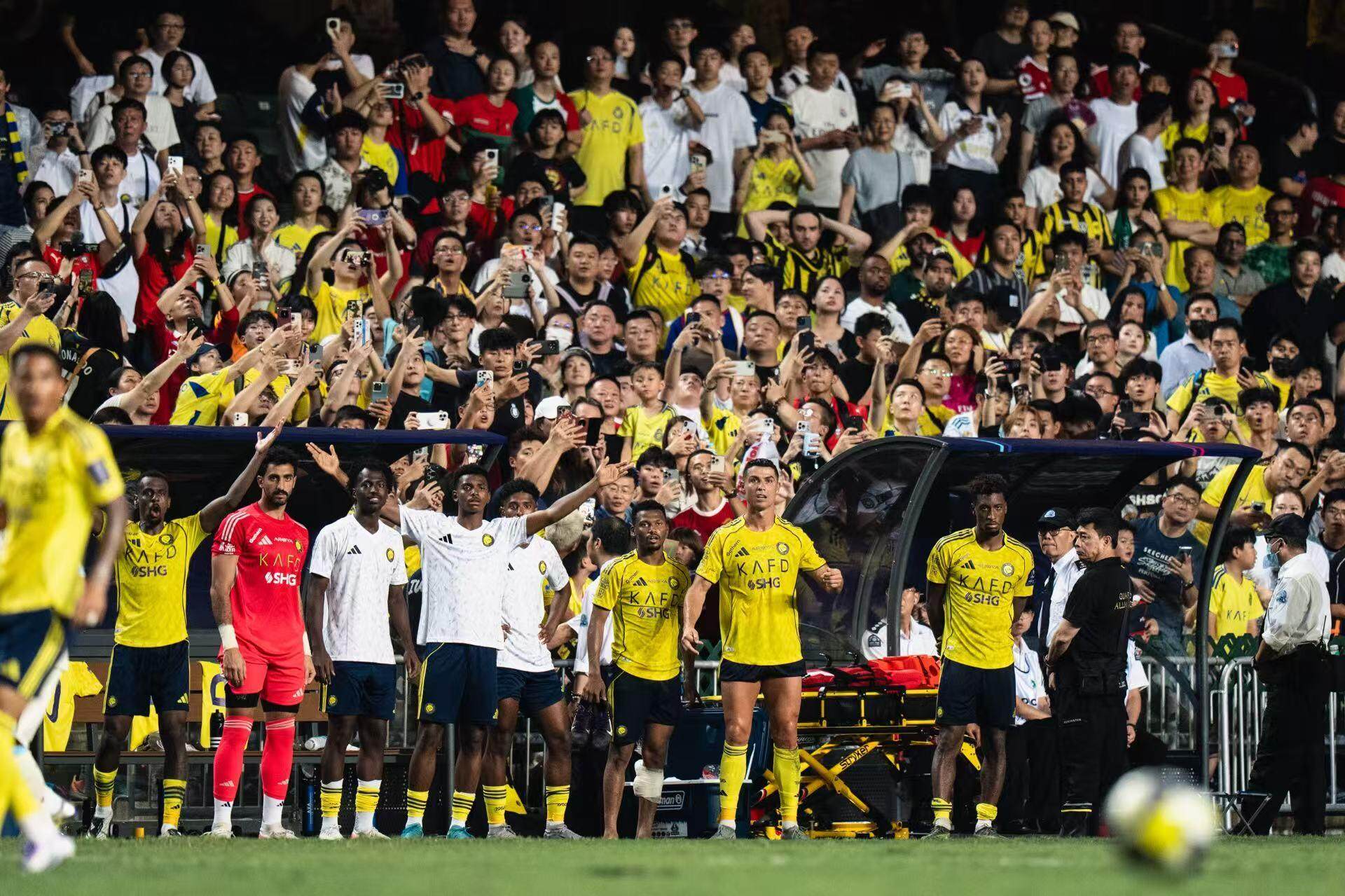 王先生早早, 身穿C罗球 王先生早早, 身穿C罗球