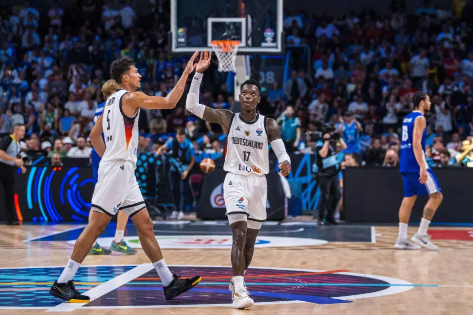 赛场上, 制造了巨大 赛场上, 制造了巨大